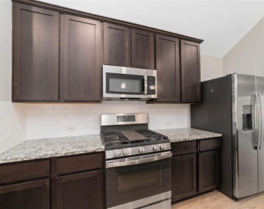 8326 Royal Breeze Drive - Photo Thumbnail 8