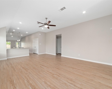 8326 Royal Breeze Drive - Photo Thumbnail 6
