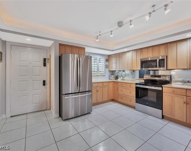 12945 Vanderbilt Drive - Photo Thumbnail 4