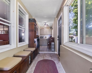 330 Simons - Photo Thumbnail 14