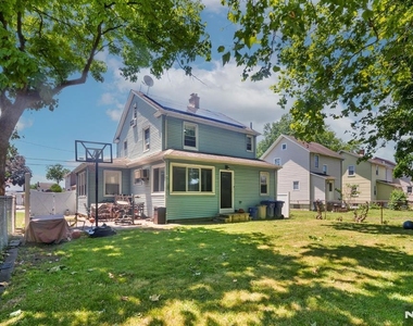 330 Simons - Photo Thumbnail 11