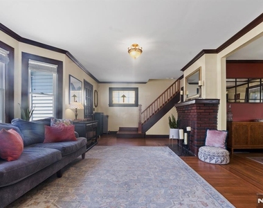 330 Simons - Photo Thumbnail 25