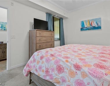 9735 Acqua Court - Photo Thumbnail 12