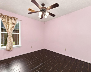 7723 Valera Lane - Photo Thumbnail 14
