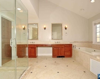 14 Kensington - Photo Thumbnail 38