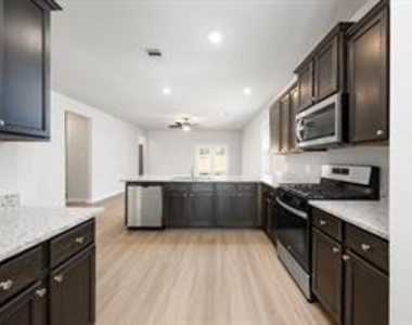 15438 Maple Terrace Drive - Photo Thumbnail 3
