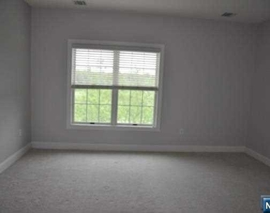1303 Windsor Park - Photo Thumbnail 8