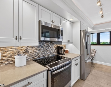 6020 Pelican Bay Boulevard - Photo Thumbnail 10