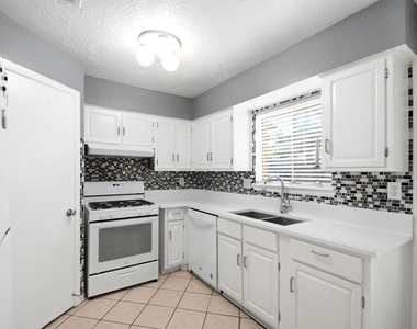 11418 Hendon Lane - Photo Thumbnail 11