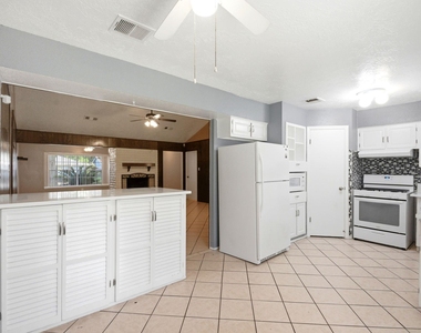 11418 Hendon Lane - Photo Thumbnail 15