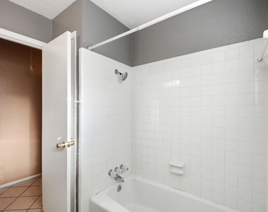 11418 Hendon Lane - Photo Thumbnail 24