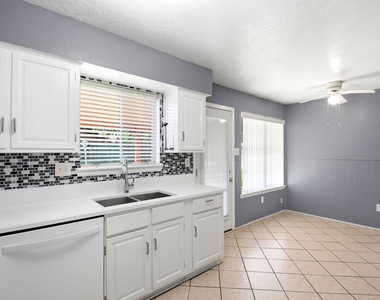 11418 Hendon Lane - Photo Thumbnail 13