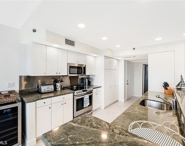 5550 Heron Point Drive - Photo Thumbnail 7