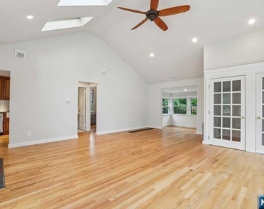 261 W Saddle River - Photo Thumbnail 13