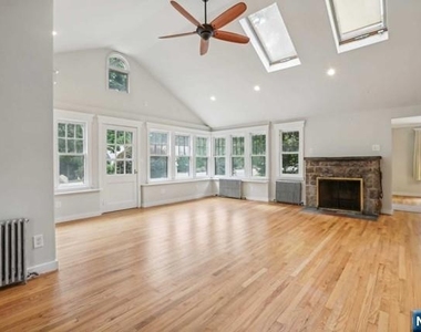 261 W Saddle River - Photo Thumbnail 15