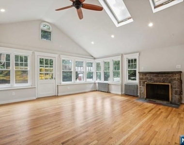 261 W Saddle River - Photo Thumbnail 12