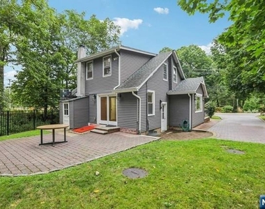 261 W Saddle River - Photo Thumbnail 38