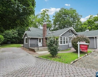 261 W Saddle River - Photo Thumbnail 5