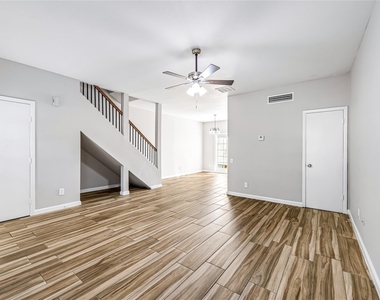 11710 Southlake Drive - Photo Thumbnail 5
