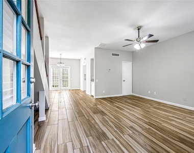 11710 Southlake Drive - Photo Thumbnail 3