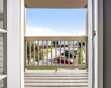 11710 Southlake Drive - Photo Thumbnail 16
