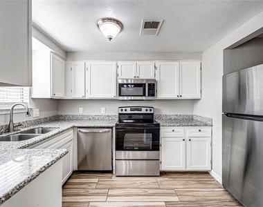 11710 Southlake Drive - Photo Thumbnail 9