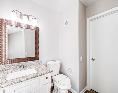 11710 Southlake Drive - Photo Thumbnail 11