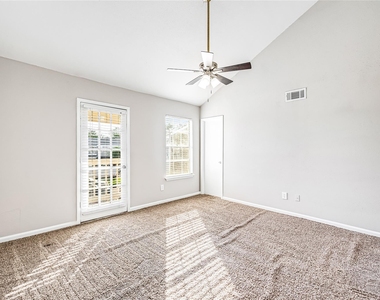 11710 Southlake Drive - Photo Thumbnail 10