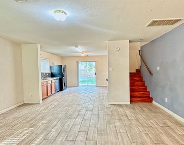 14423 Moreno Avenue - Photo Thumbnail 5