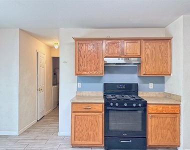 14423 Moreno Avenue - Photo Thumbnail 11