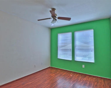 14423 Moreno Avenue - Photo Thumbnail 22