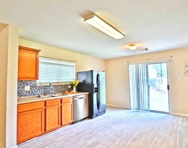 14423 Moreno Avenue - Photo Thumbnail 7