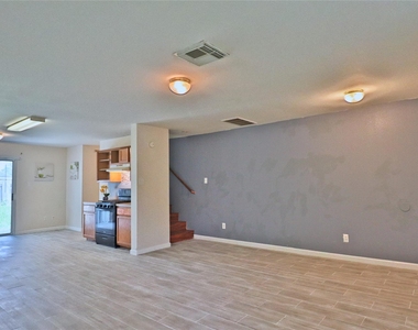 14423 Moreno Avenue - Photo Thumbnail 4