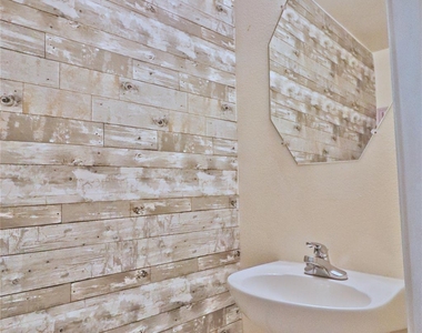 14423 Moreno Avenue - Photo Thumbnail 12
