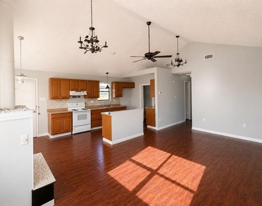 1036 15th Street - Photo Thumbnail 4