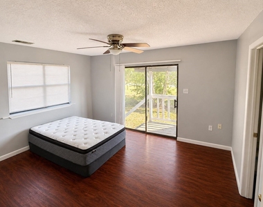 1036 15th Street - Photo Thumbnail 11
