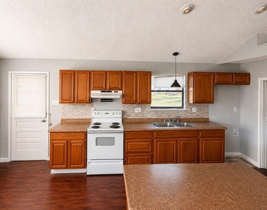 1036 15th Street - Photo Thumbnail 7