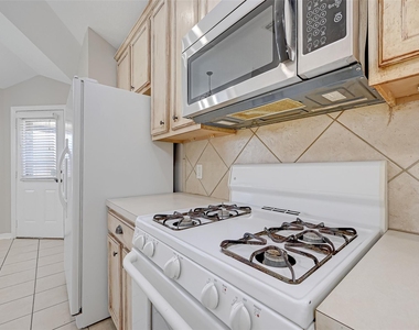 5602 Eagle Sky Boulevard - Photo Thumbnail 21