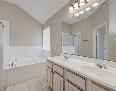 5602 Eagle Sky Boulevard - Photo Thumbnail 35