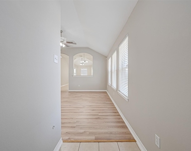 5602 Eagle Sky Boulevard - Photo Thumbnail 10