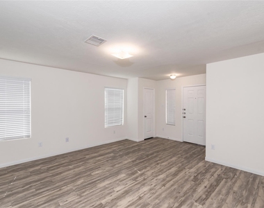 5415 Rio Sabinas Street - Photo Thumbnail 4