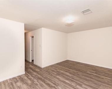 5415 Rio Sabinas Street - Photo Thumbnail 5