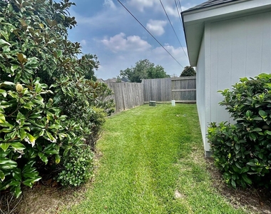 11210 Jadestone Creek Lane - Photo Thumbnail 23