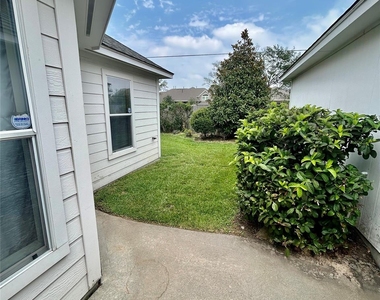 11210 Jadestone Creek Lane - Photo Thumbnail 21
