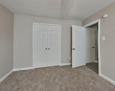 5302 Cedar Lodge Court - Photo Thumbnail 10