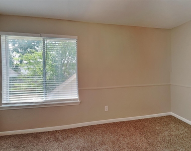 16015 Juniper Grove Drive - Photo Thumbnail 11