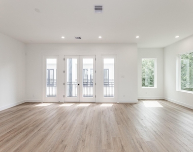 905 Quitman Street - Photo Thumbnail 5