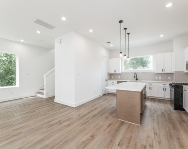 905 Quitman Street - Photo Thumbnail 4