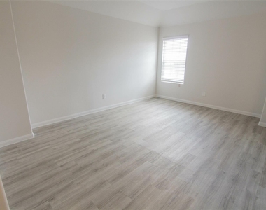 5602 Hawksbury Creek Trail - Photo Thumbnail 7