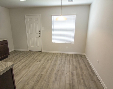 5602 Hawksbury Creek Trail - Photo Thumbnail 2